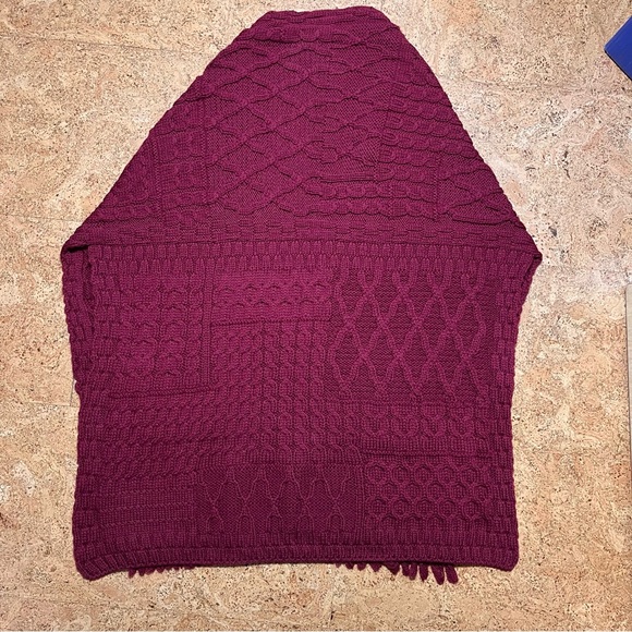 Connemara Knitwear Made In Ireland Merino Wool Cable Knit Shawl Wrap In Wine O/S - Picture 10 of 15